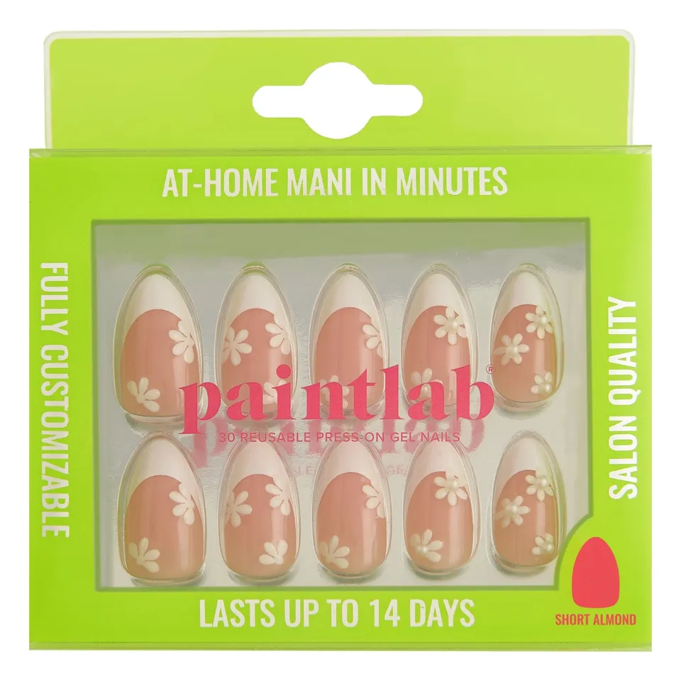 paintlab-miss-daisy-short-almond-press-on-nails image 1