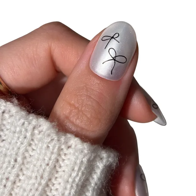 paintlab-midnight-bows-nail-stickers image 1