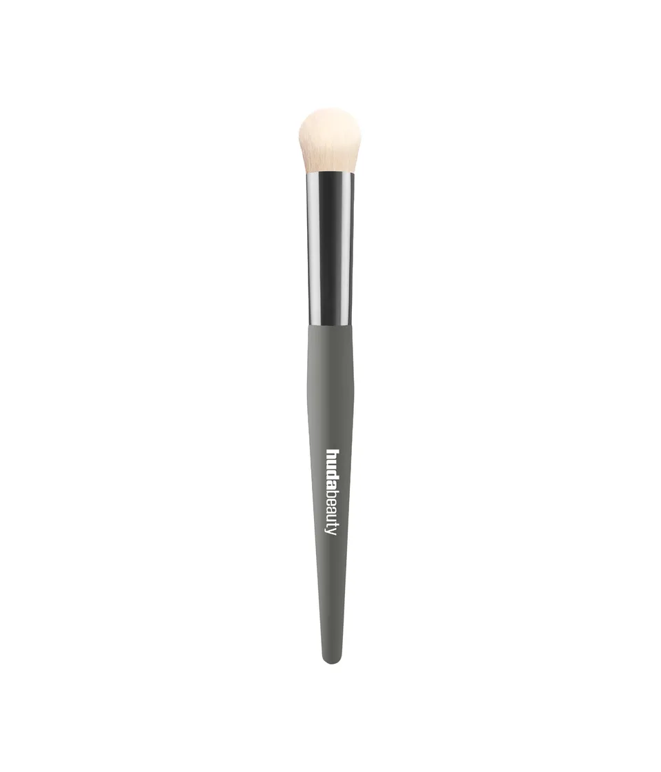 huda-beauty-undereye-buff-brush image 1