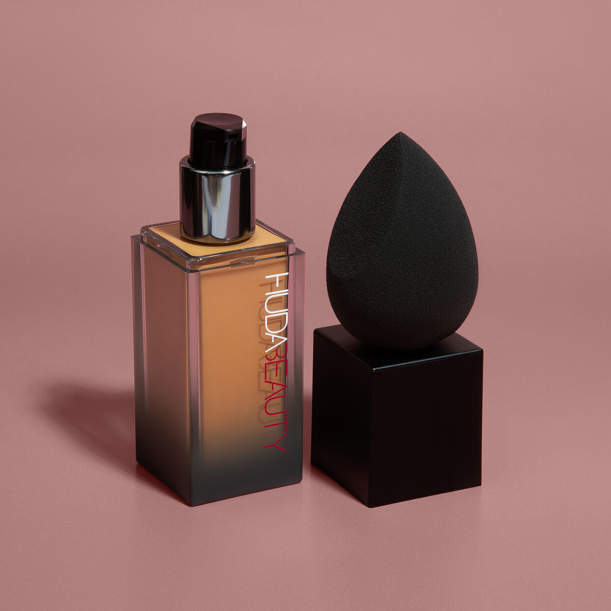 huda-beauty-basic-b-sponge-makeup-blender image 2