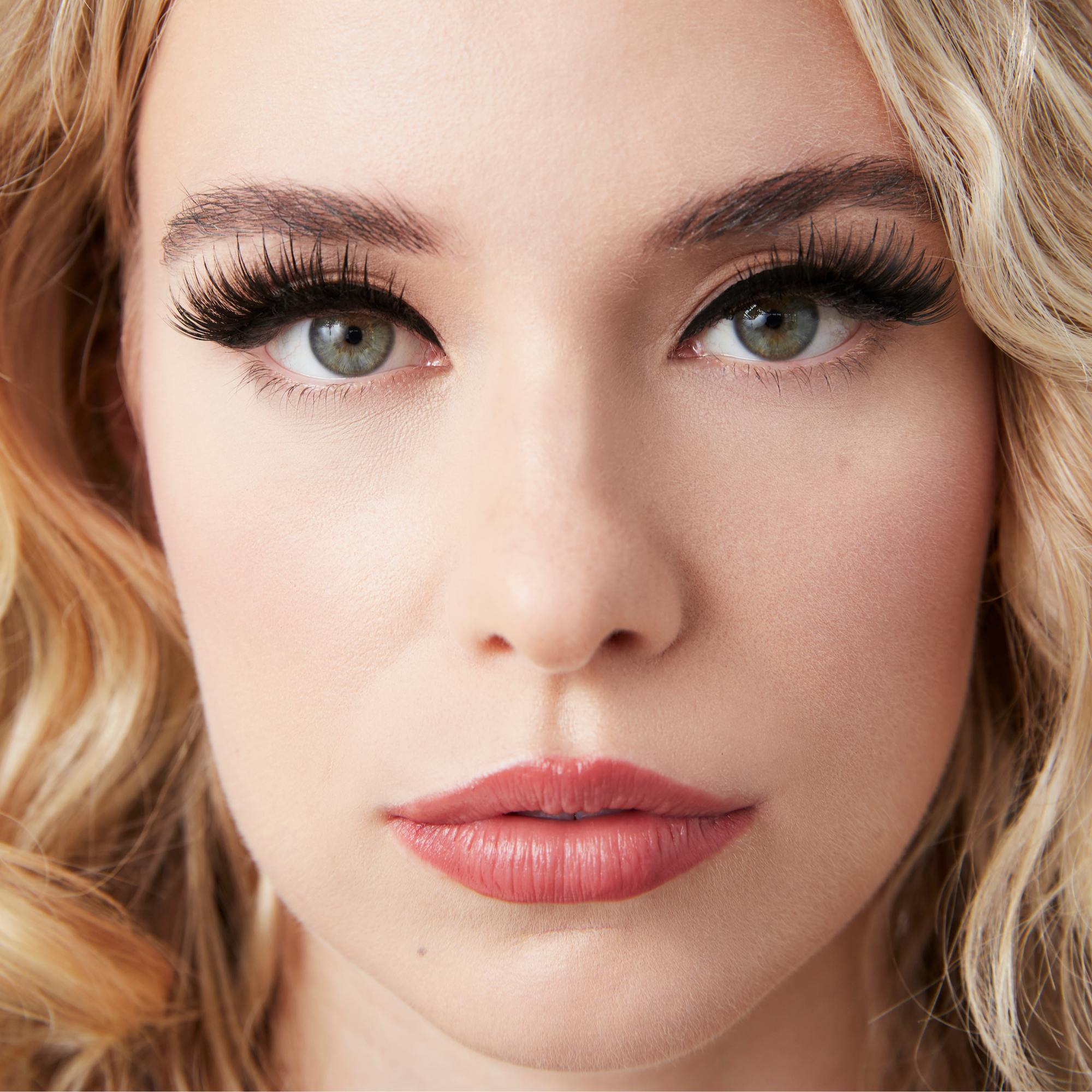 paintlab-big-energy-magnetic-eyelashes-bold-full-volume-falsies-with-magnetic-ap image 3