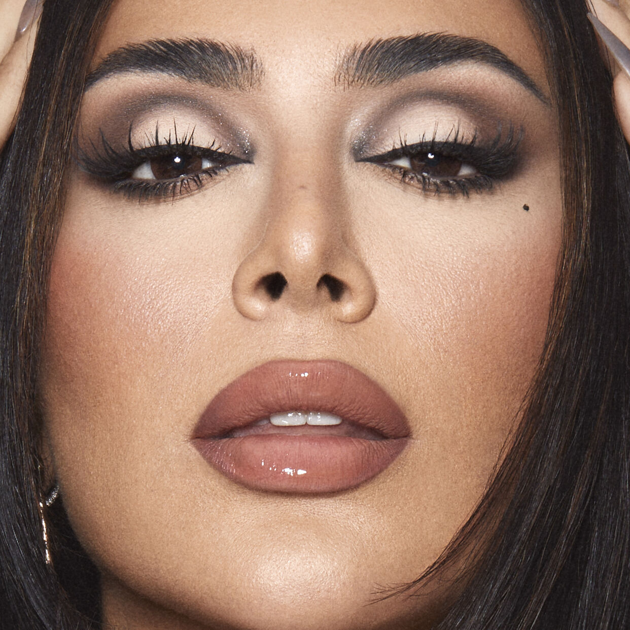 huda-beauty-creamy-obsessions-eyeshadow-palette-neutral-brown-or-greige image 2
