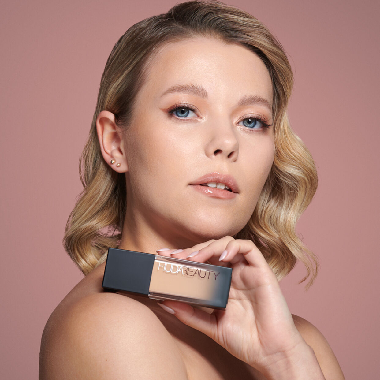 huda-beauty-fauxfilter-luminous-matte-foundation image 7