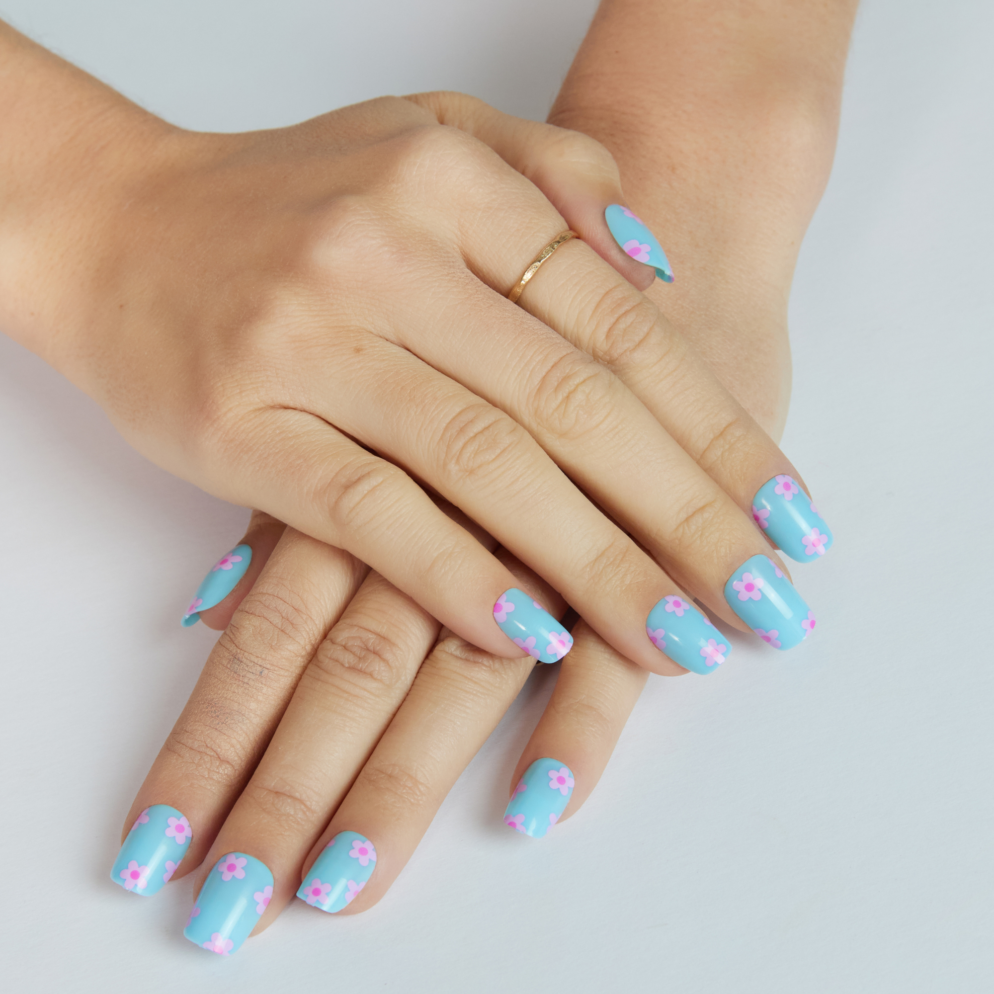 paintlab-groovy-daisy-squoval-press-on-nails-retro-floral-design image 4