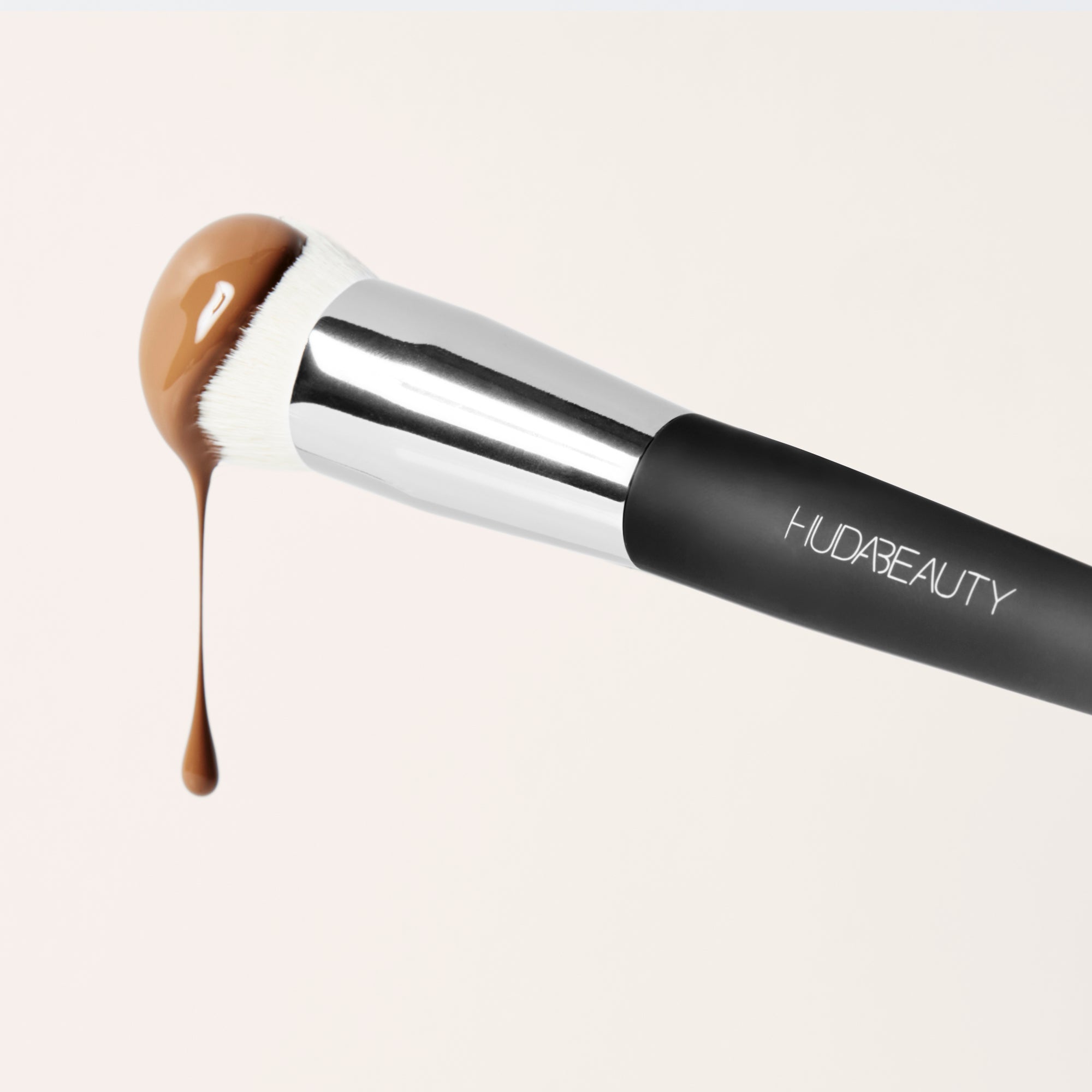 huda-beauty-easy-blur-base-brush image 2