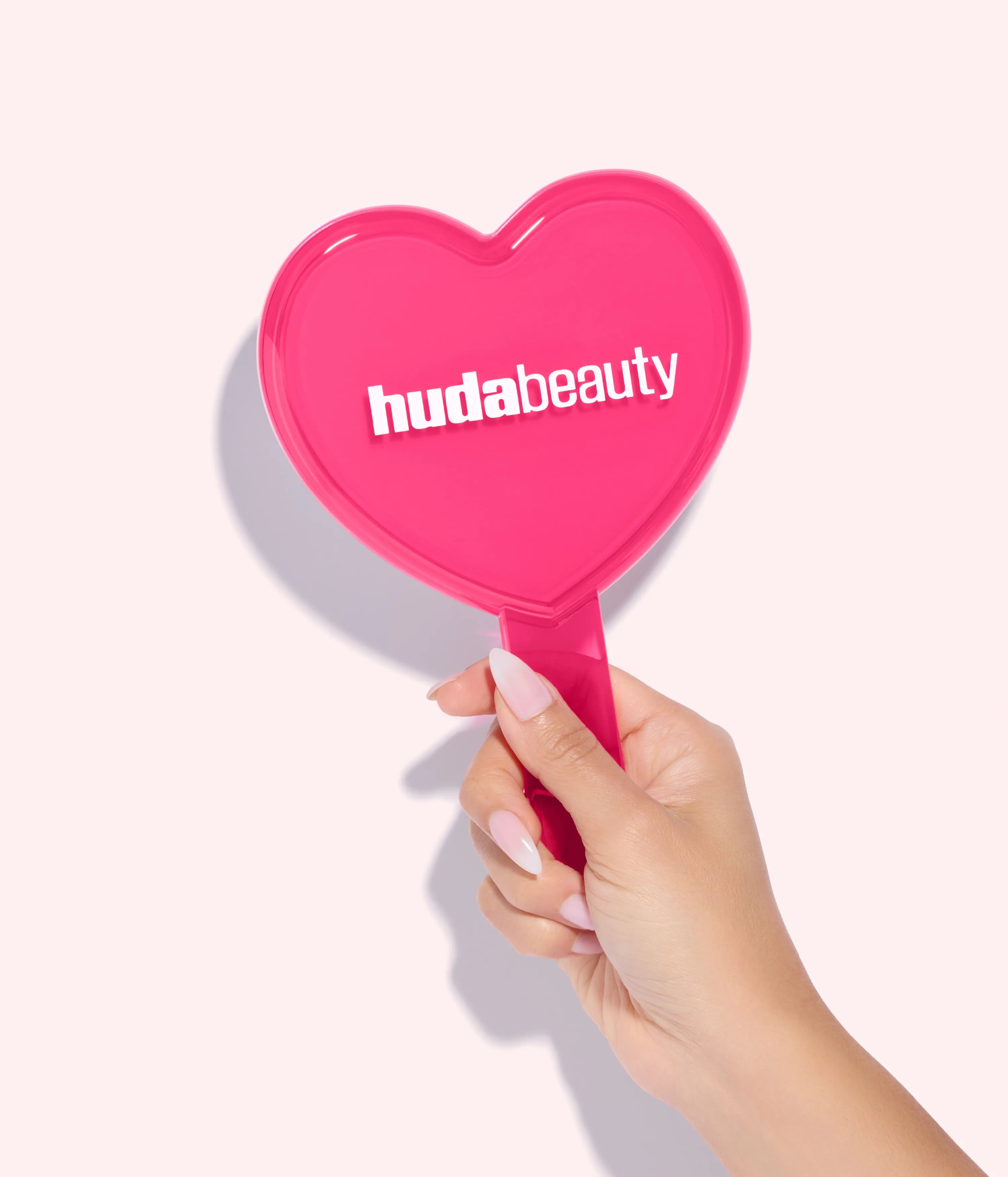 huda-beauty-glossy-heart-mirror image 3