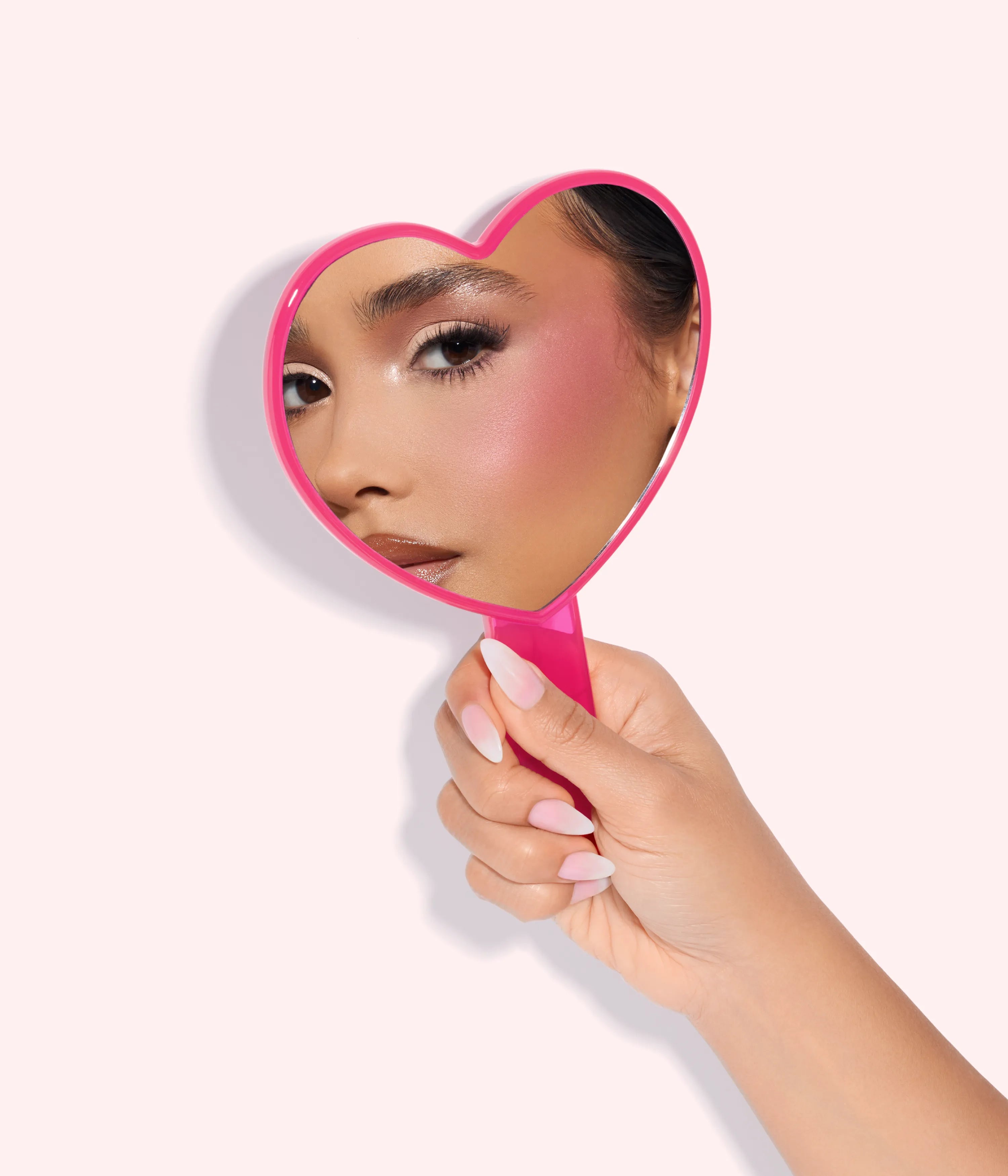 huda-beauty-glossy-heart-mirror image 4