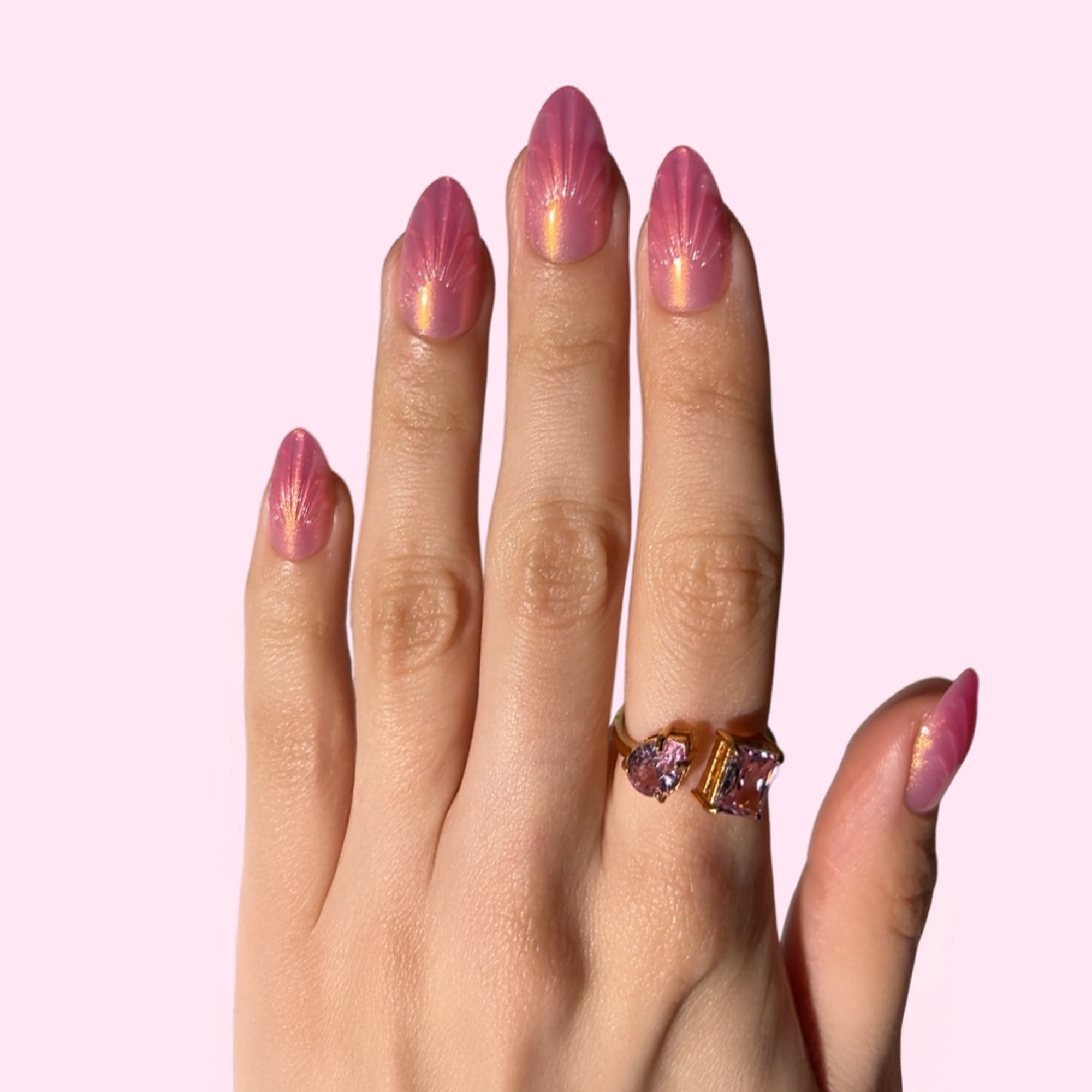 paintlab-mermaid-shell-short-almond-press-on-nails-iridescent-chrome-false-nails image 5