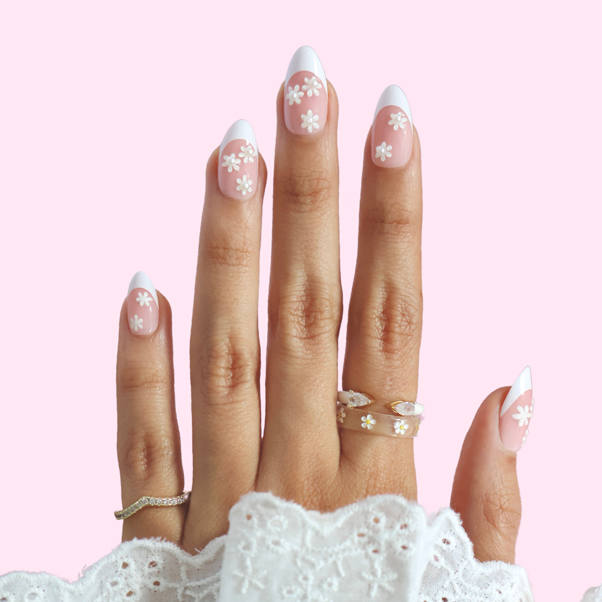 paintlab-miss-daisy-short-almond-press-on-nails image 5