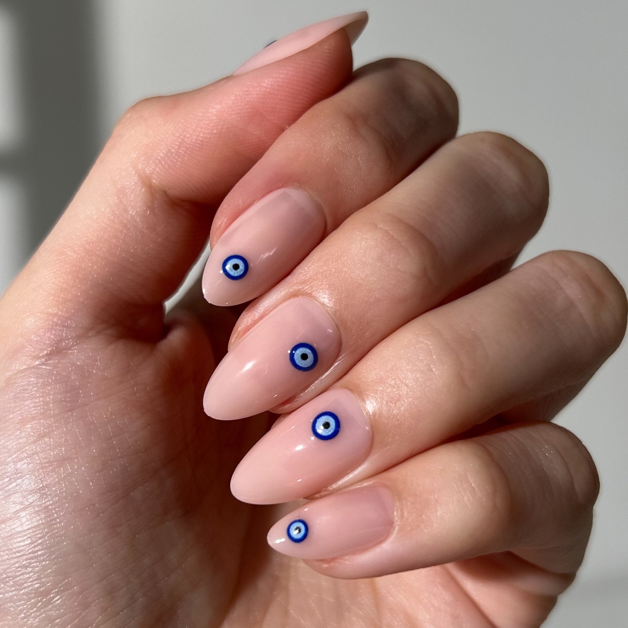 paintlab-mykonos-luxe-short-almond-press-on-nails-mediterranean-white-blue-desig image 4