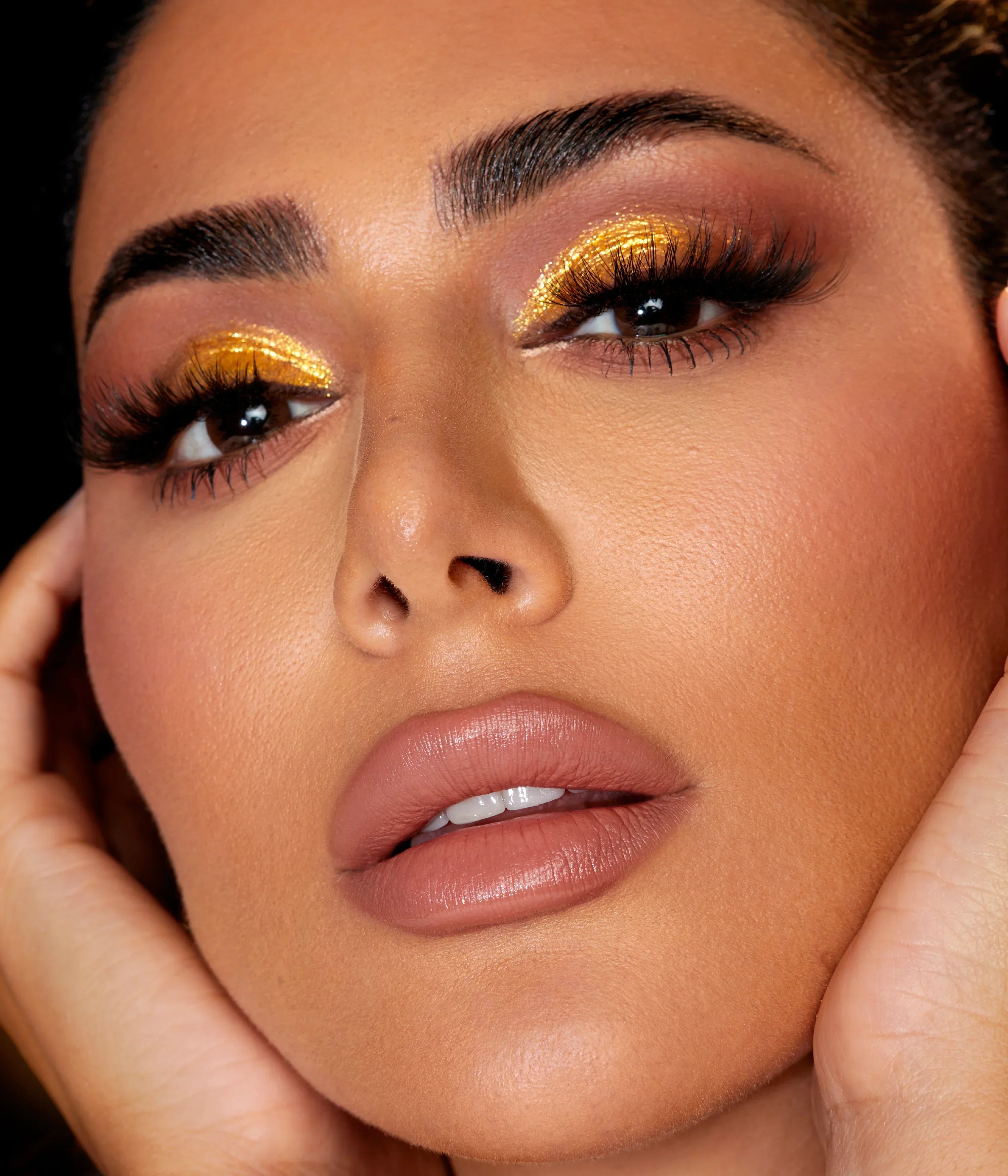 huda-beauty-empowered-eyeshadow-palette image 2