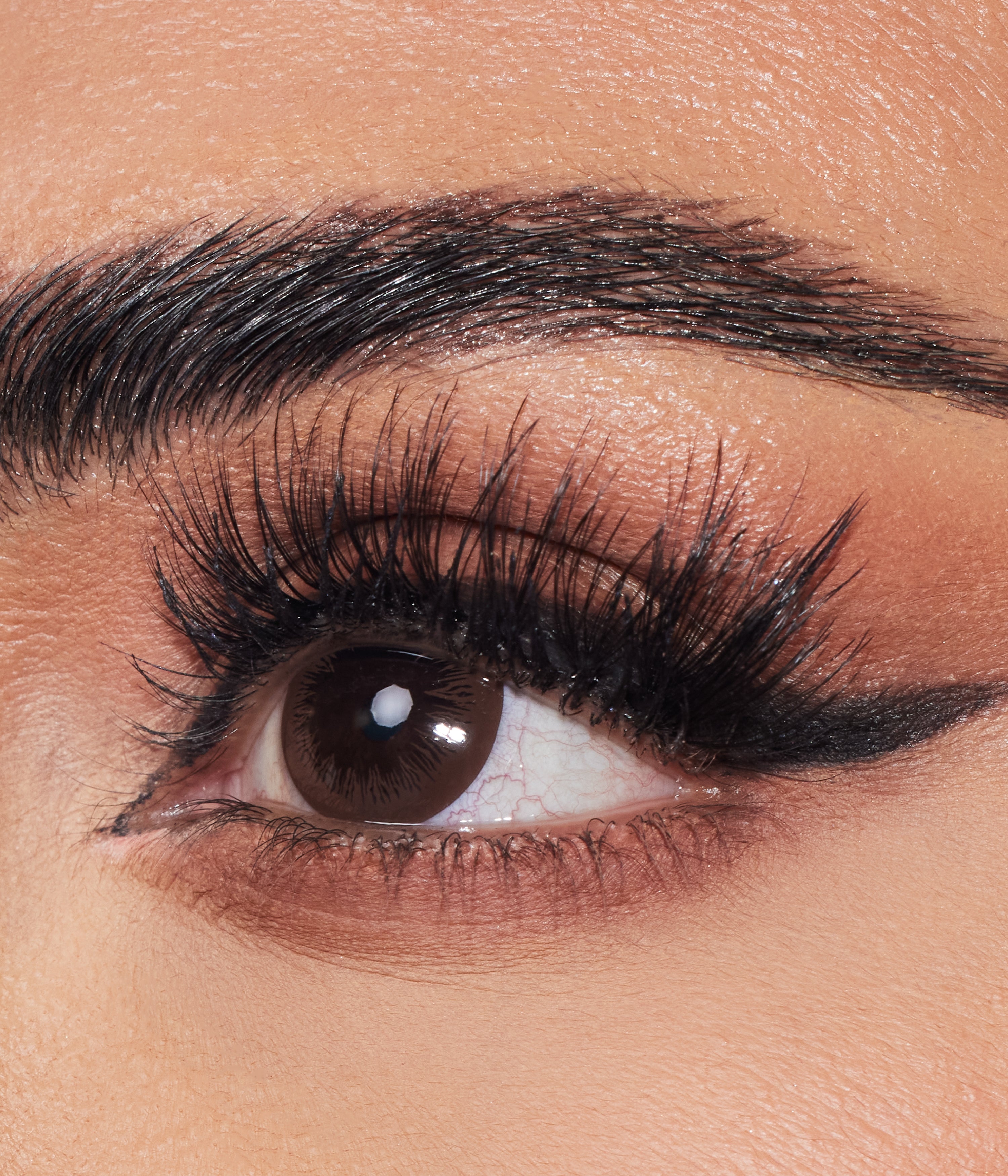 huda-beauty-hoodie-flares-25-classic-lashes image 3