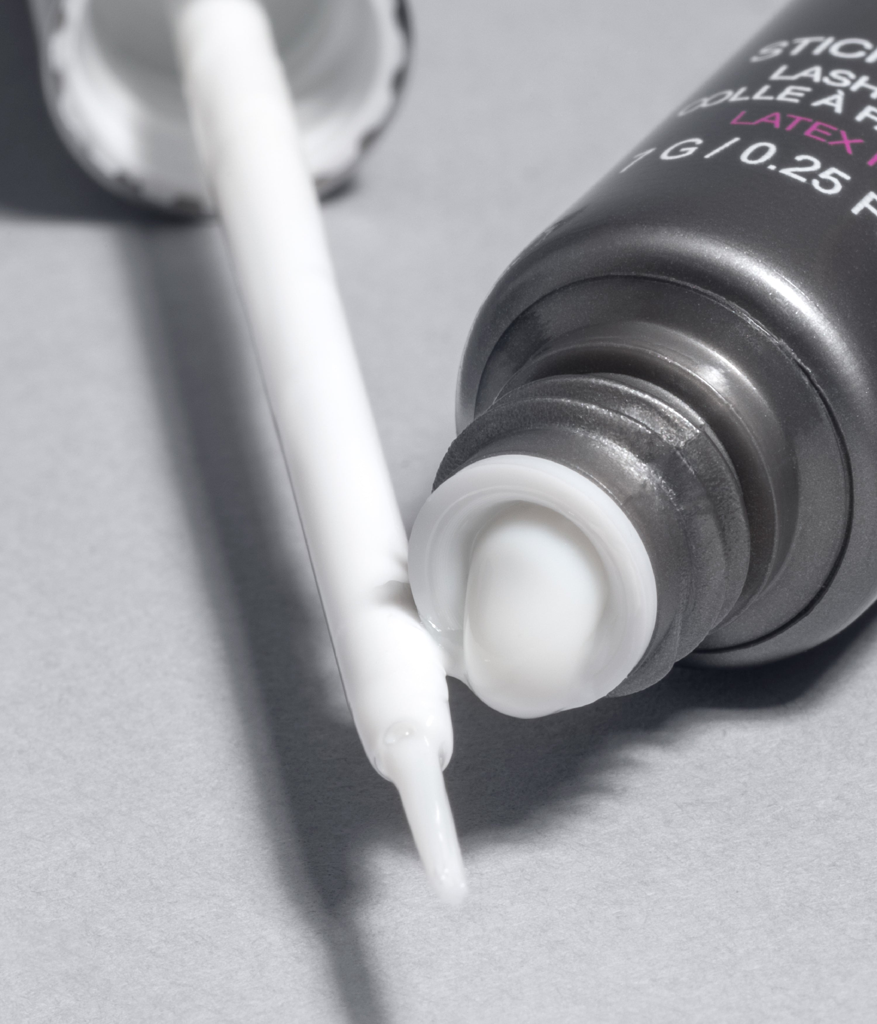 huda-beauty-sticky-tack-latex-free-lash-glue image 3