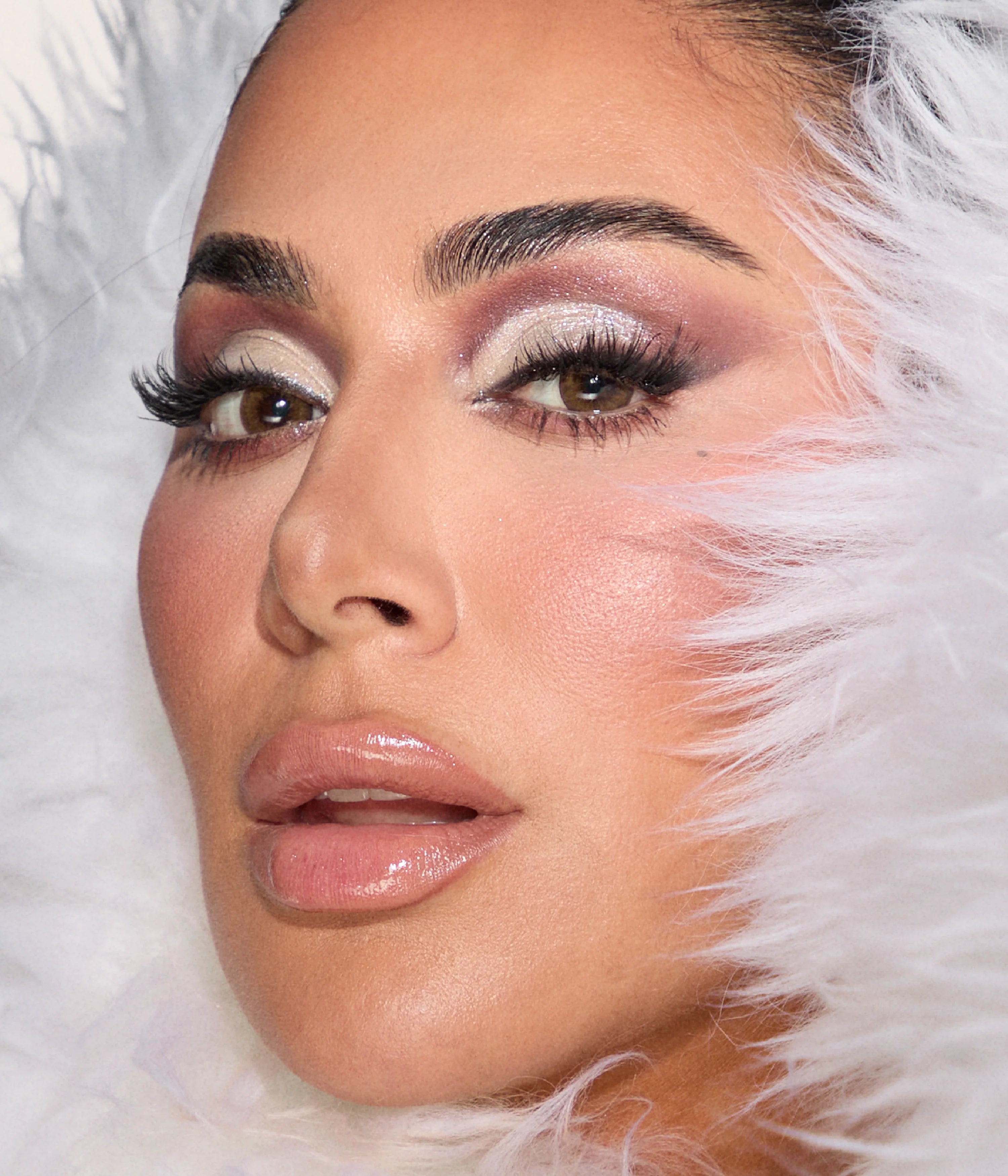 huda-beauty-icy-nude-eyeshadow-palette image 2