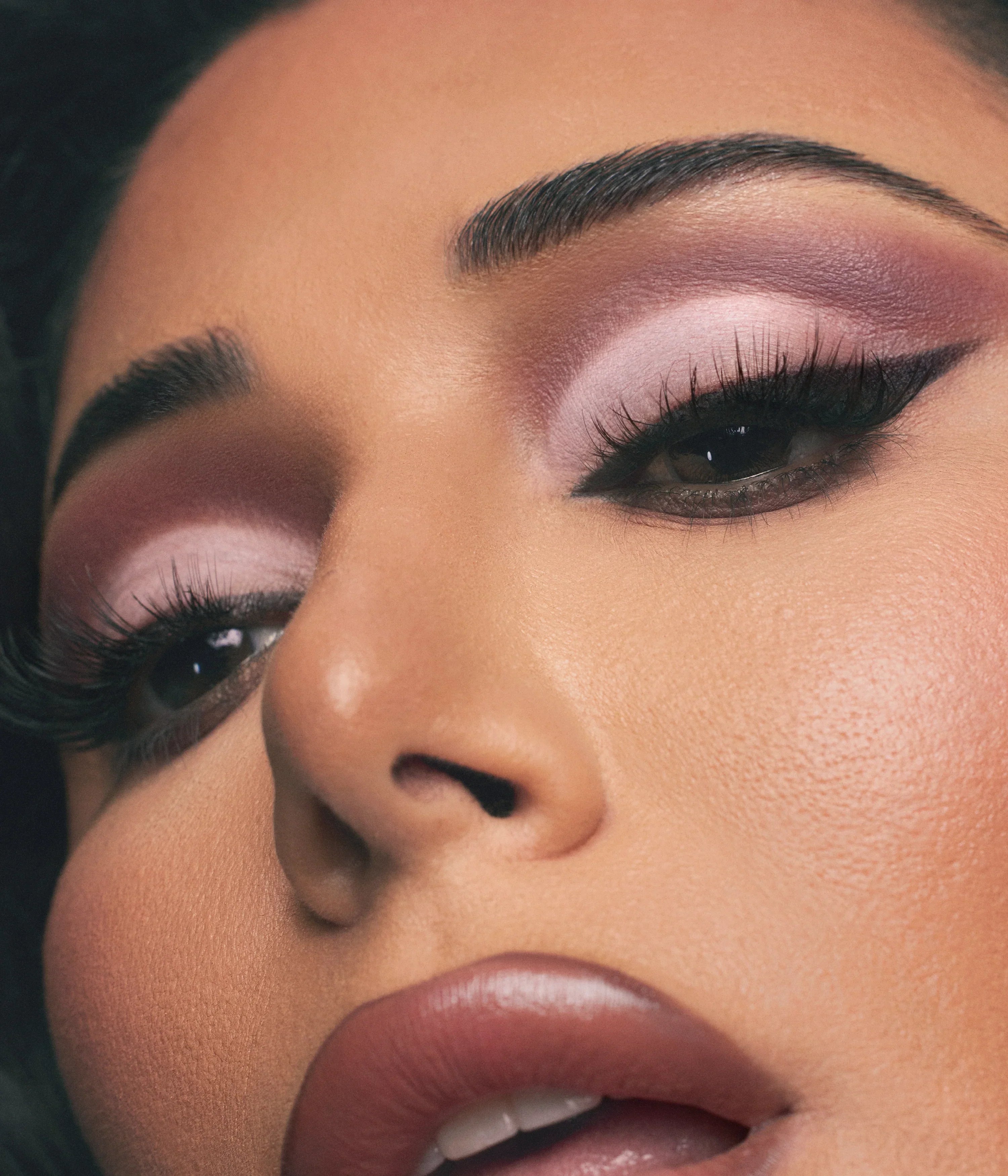 huda-beauty-matte-obsessions-eyeshadow-palette-warm-or-cool image 2