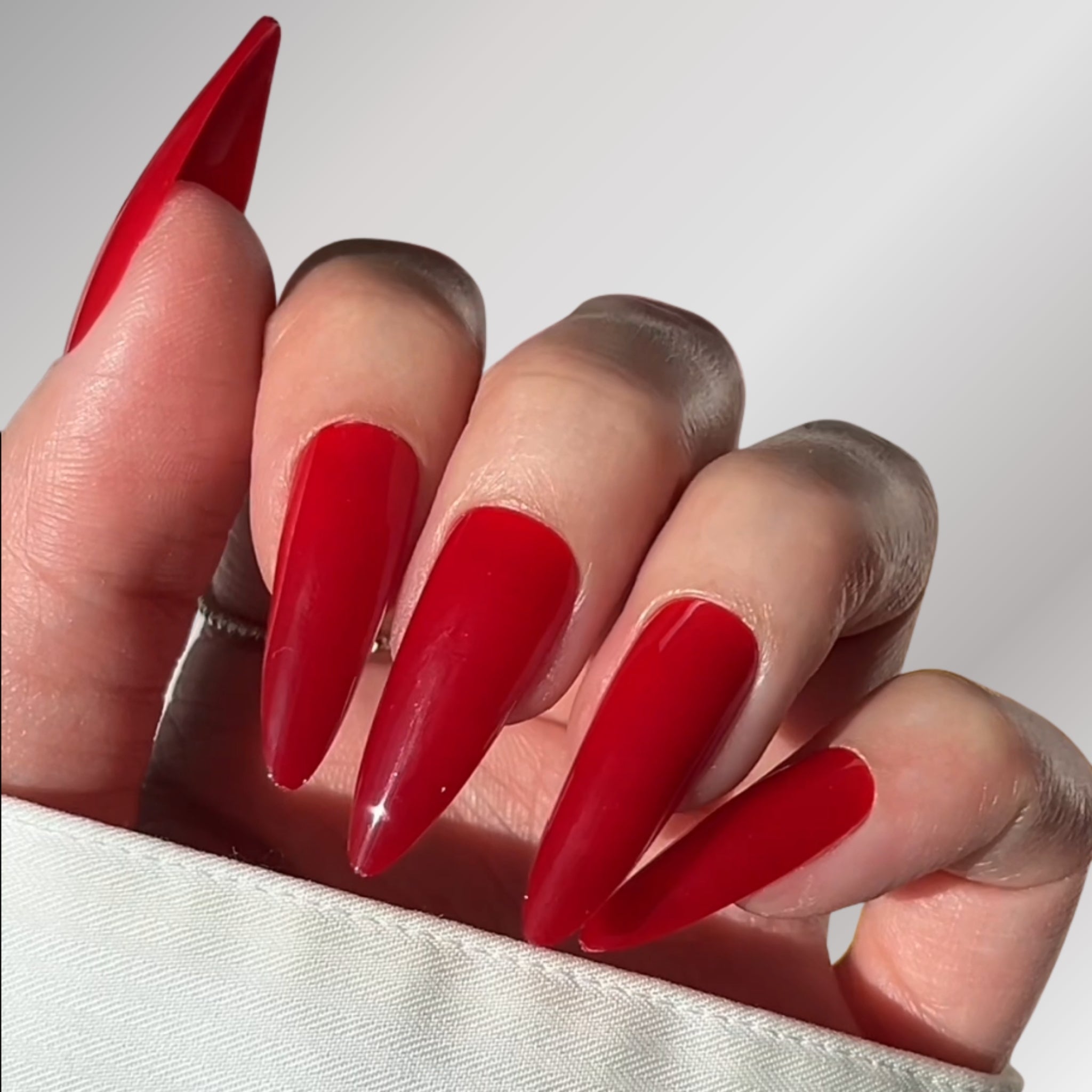 paintlab-red-vixen-stiletto-press-on-nails image 4