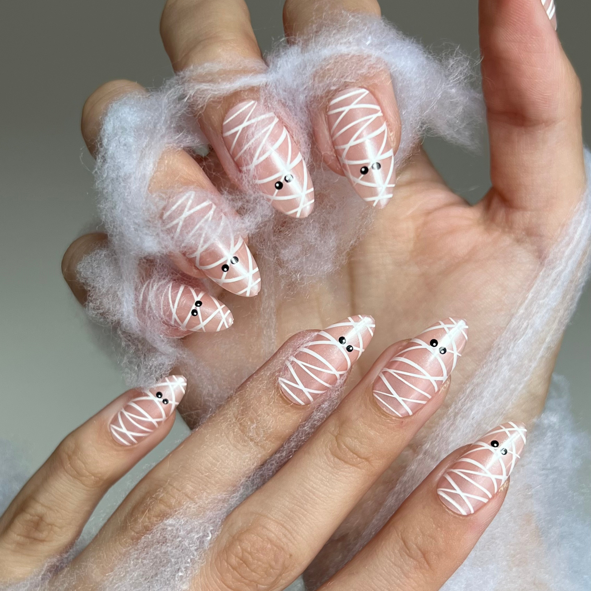 paintlab-mummy-glaze-almond-press-on-nails image 4
