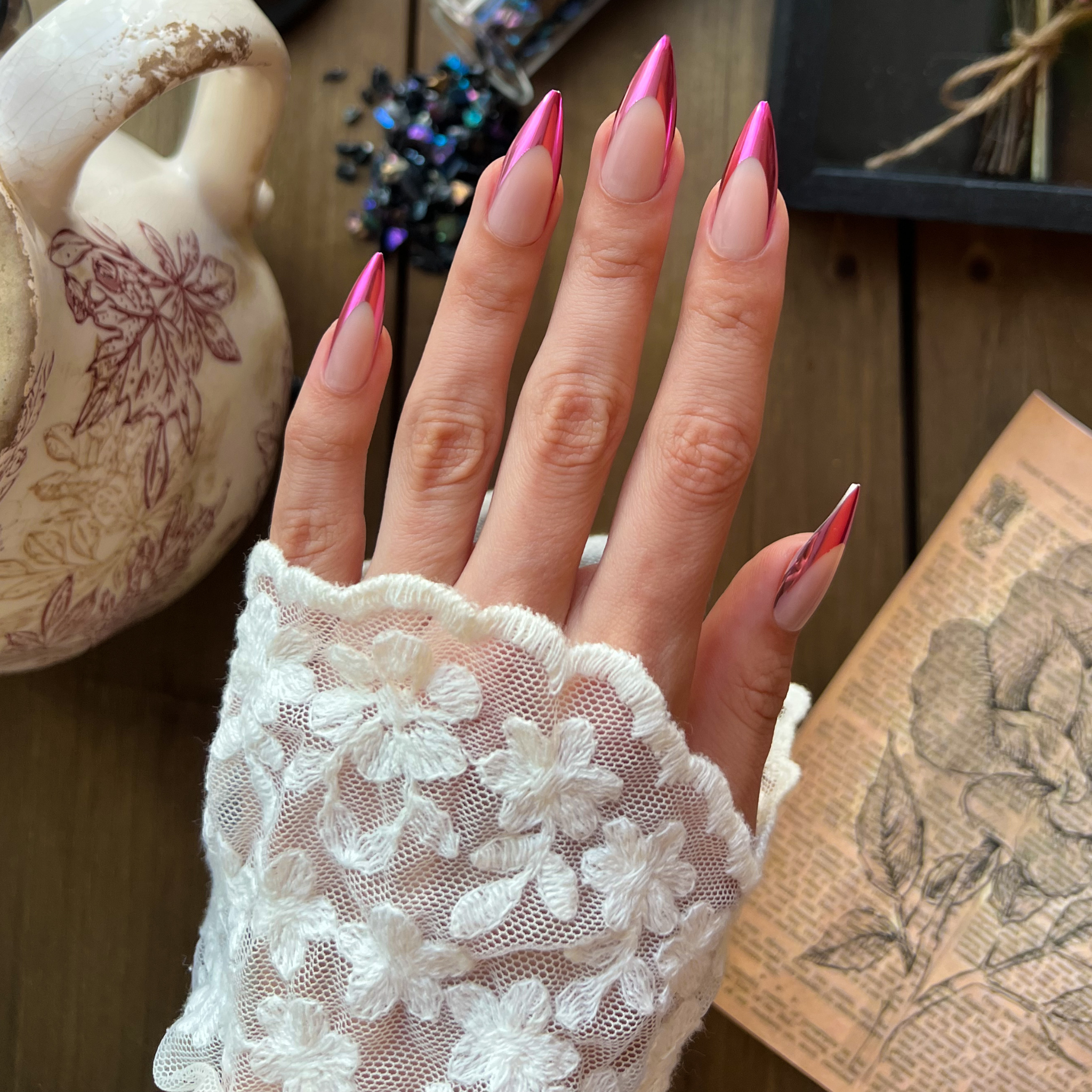 paintlab-vixen-tips-stiletto-press-on-nails-dramatic-stiletto-shape-with-cat-eye image 4