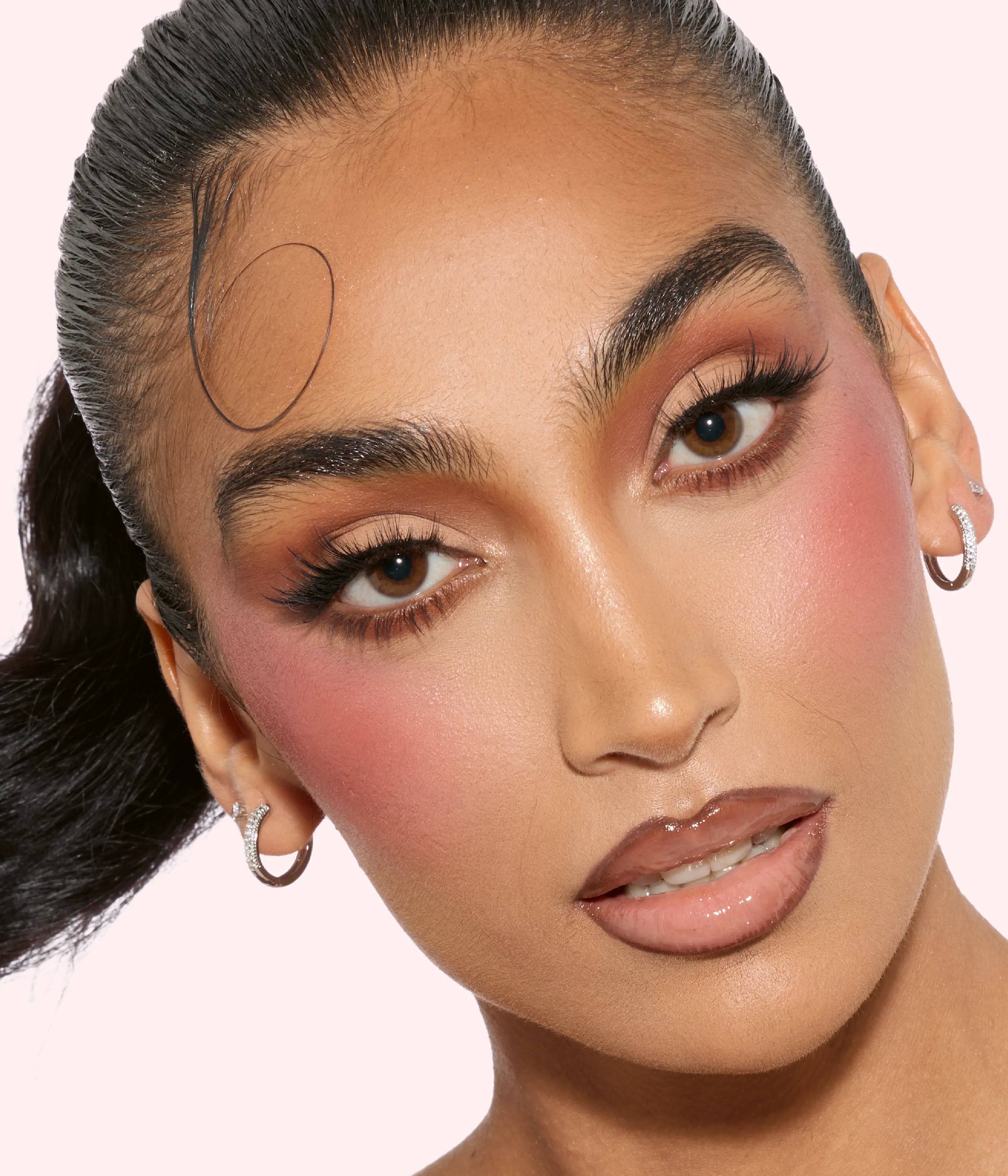 huda-beauty-summer-s-hottest-look-kit-bundle-with-blush-filter-palette-liquid-bl image 2