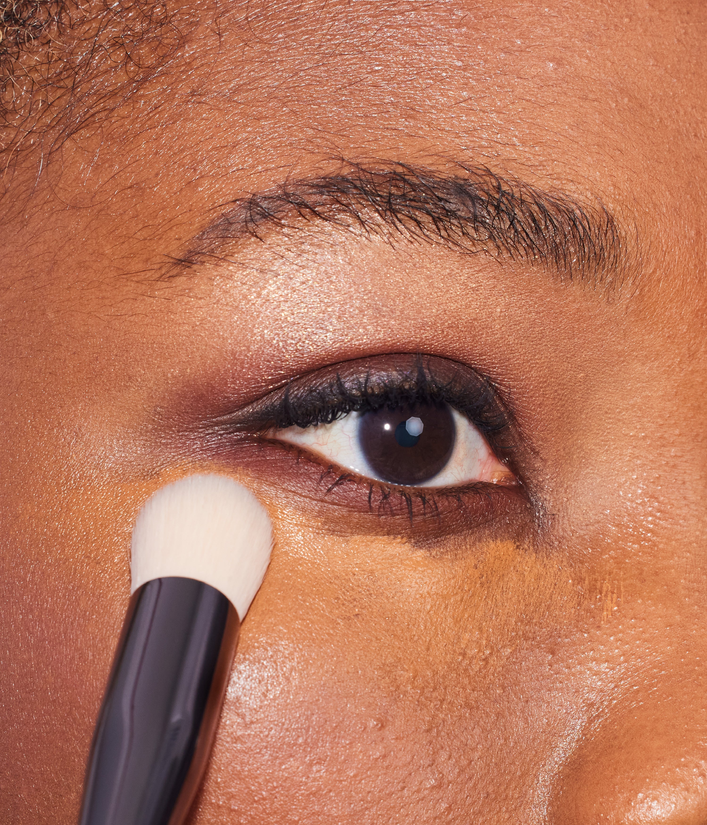 huda-beauty-conceal-blend-complexion-brush image 3
