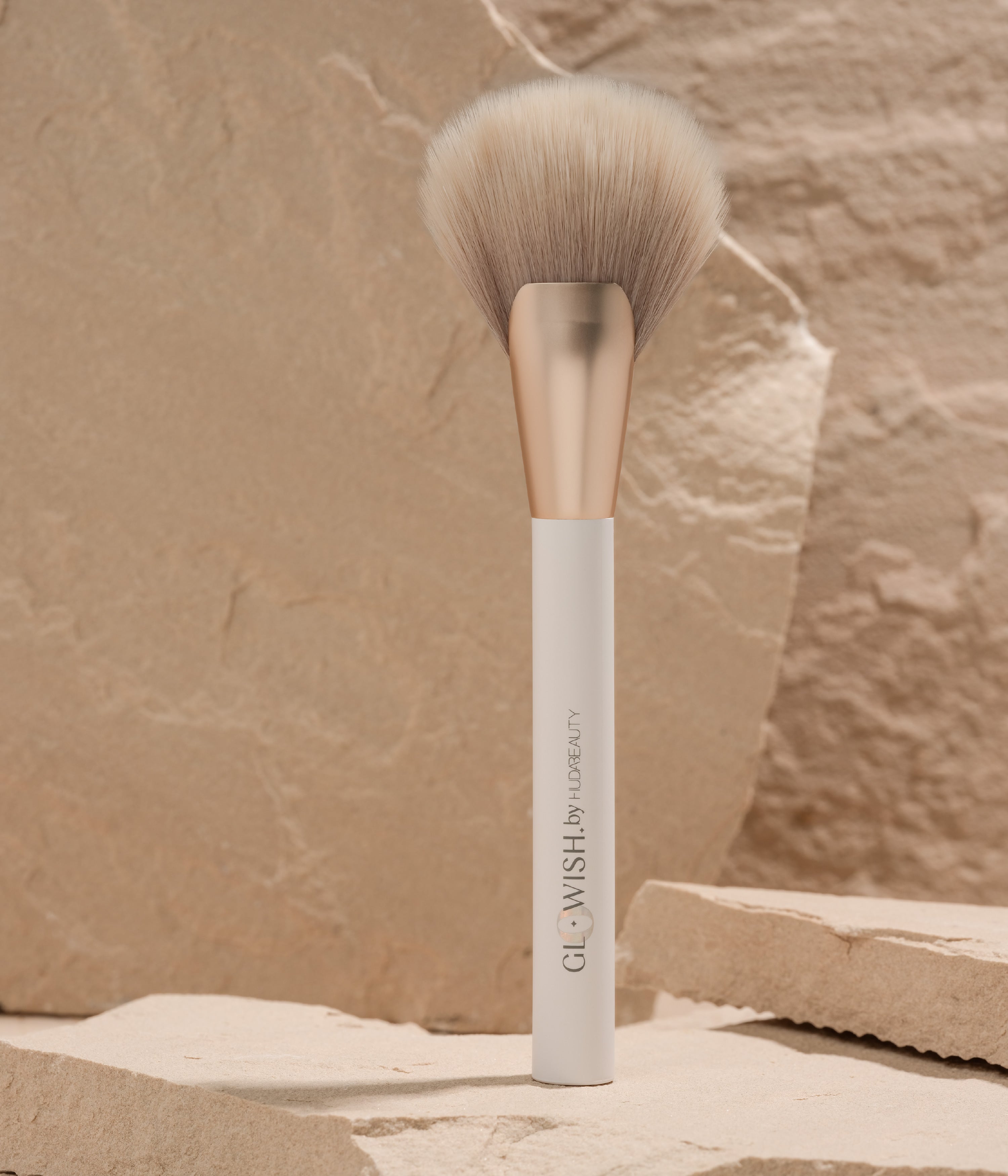 huda-beauty-glowish-airbrush-finish-skin-tint-brush image 2