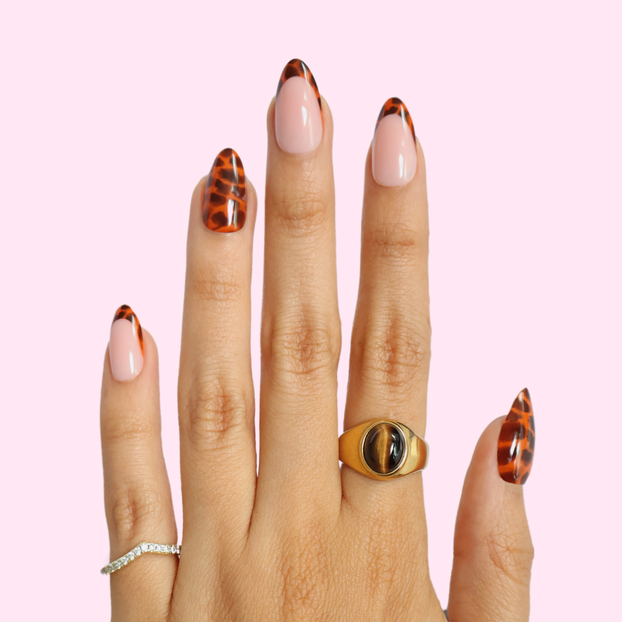 paintlab-tortie-tips-short-almond-press-on-nails image 5